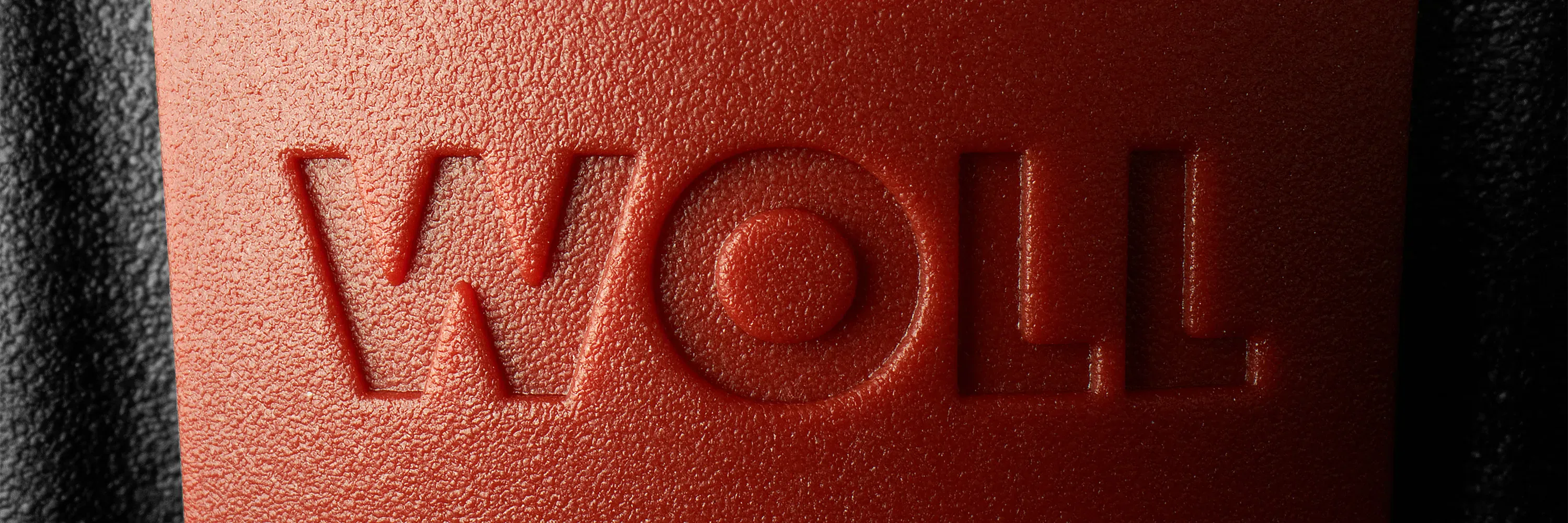 Im Kataloge Header ist eine Nahaufnahme des roten Griffschreibers mit dem sichtbaren Schriftzug „Woll” zu sehen.