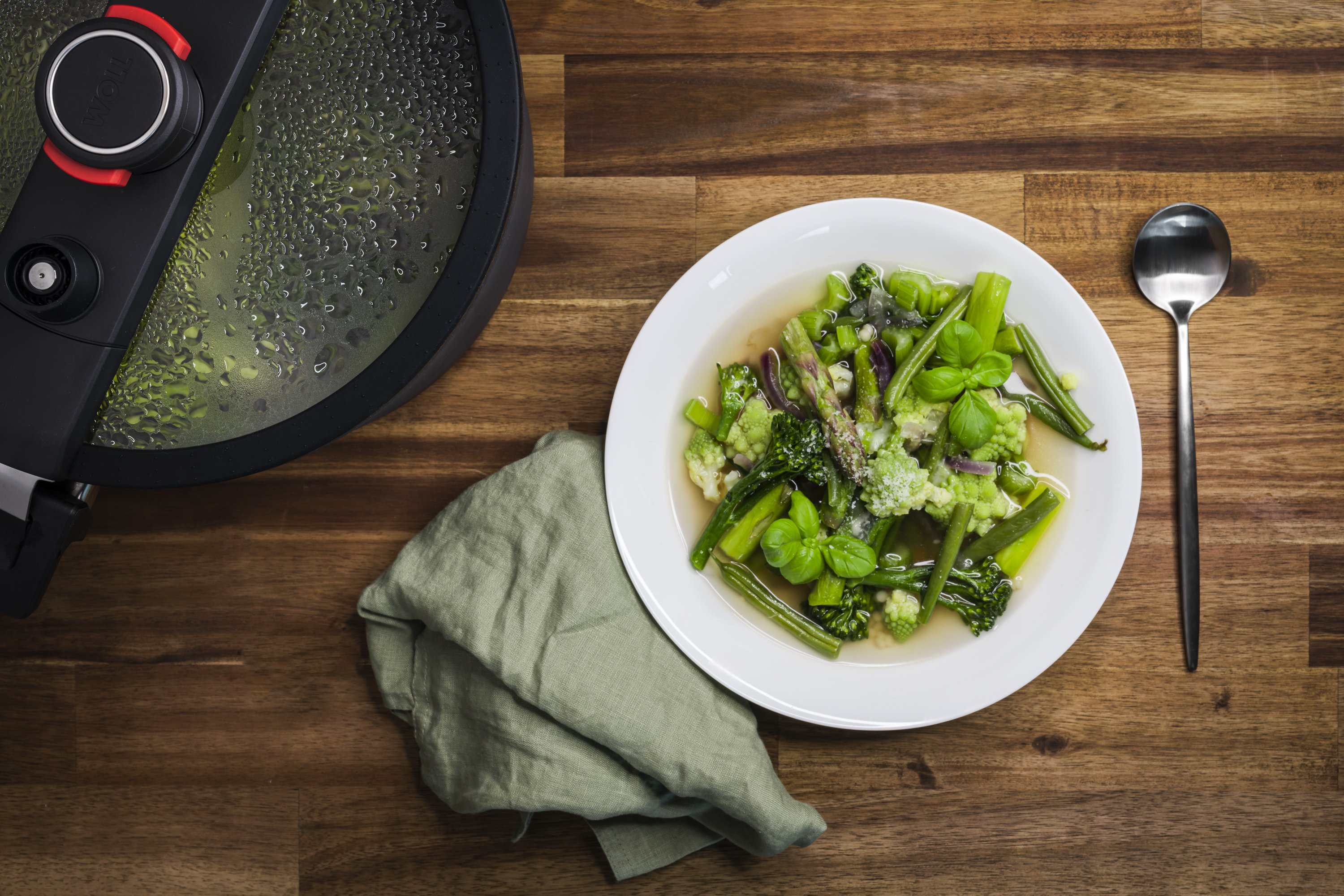 Grüne Frühlings-Minestrone