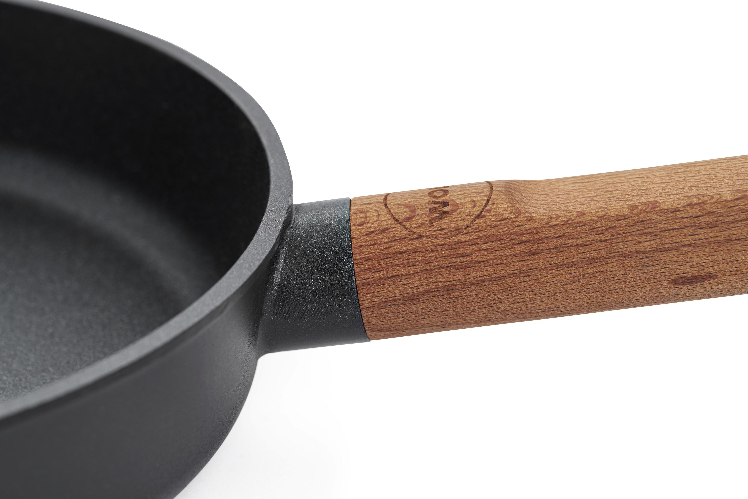 524WLCI-Q_Detail Eco Logic QXR Gusspfanne Detailansicht | Holz - Fest | Alle Herdarten inkl. Induktion | 20 cm
