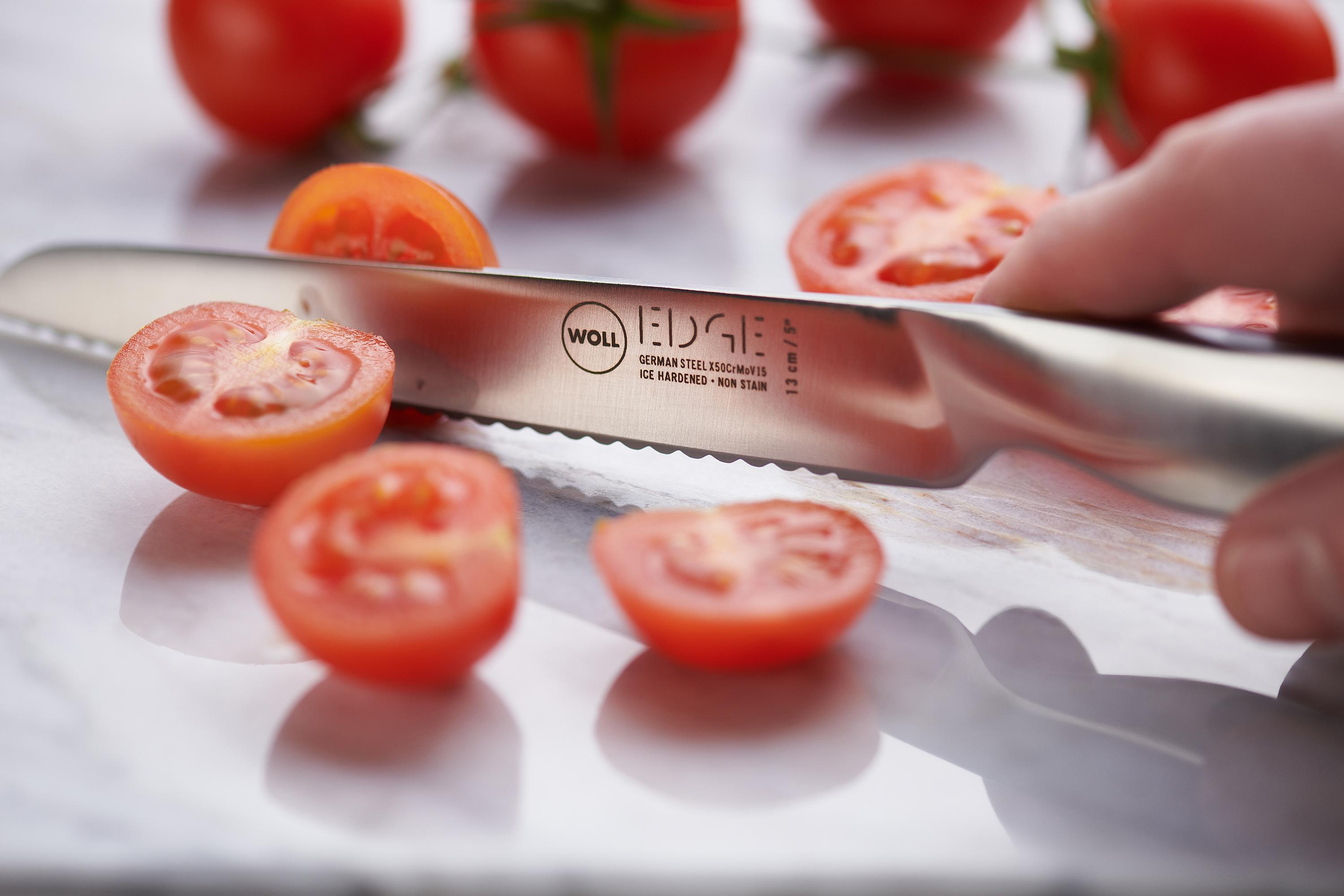 Edge Universalmesser Mit dem Edge Universalmesser werden Cherrytomaten halbiert.